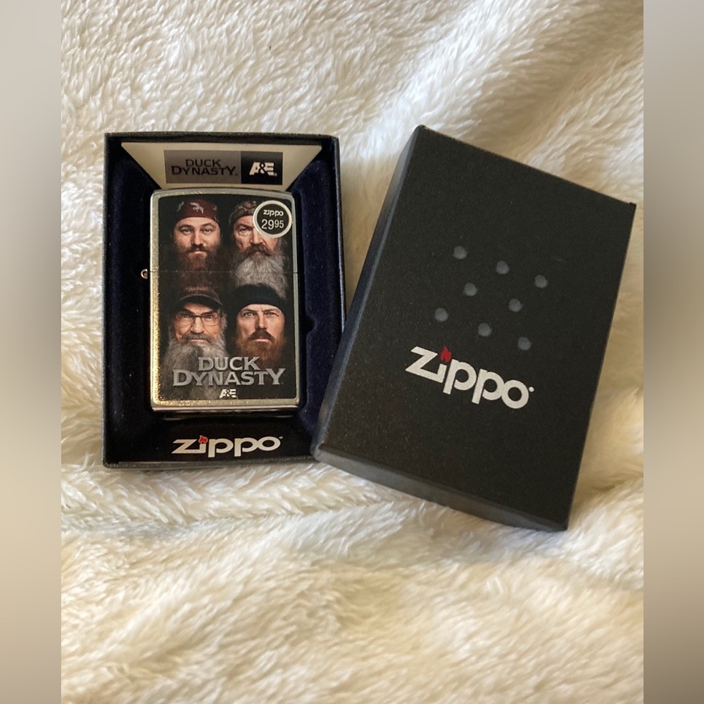 COLLECTIBLE DUCK DYNASTY ZIPPO STILL SEALED NEVER OPENED OR FILLED